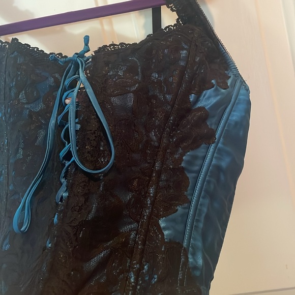 Fredericks of Hollywood Intimates - two pieces - bustier top and bottom - Picture 13 of 17